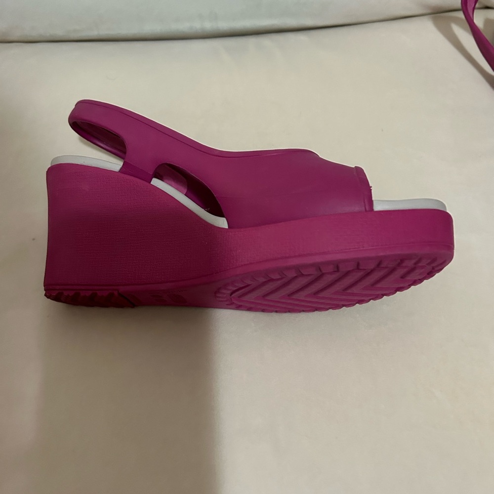 Crocs Barbie Havana Women’s Size 7 Pink Wedge Sandal Open Toe Slingback Platform - Picture 2 of 13